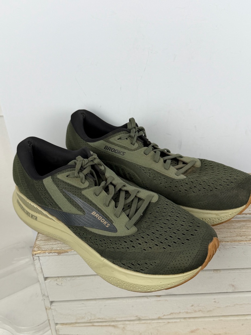 Brooks, adrenaline GTS 24 running shoes athletic activewear size 12.5